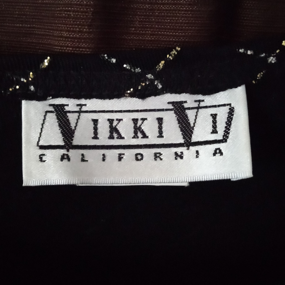 Vikki Vi - Picture 3 of 6
